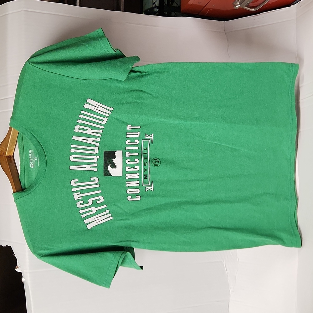 EUC Perrin New Agenda Mystic Aquarium Connecticut Men's sz M tshirt